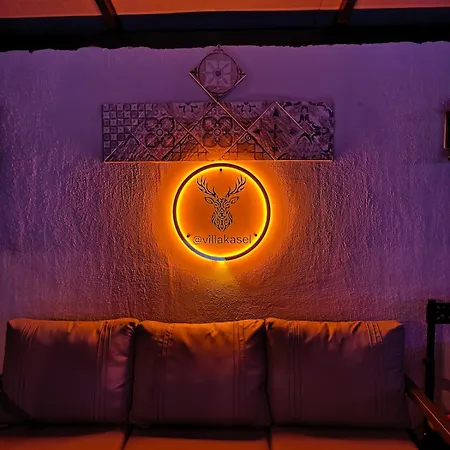 Villakasel Кейджегиз